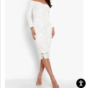 Whit lace off the shoulder midi dress